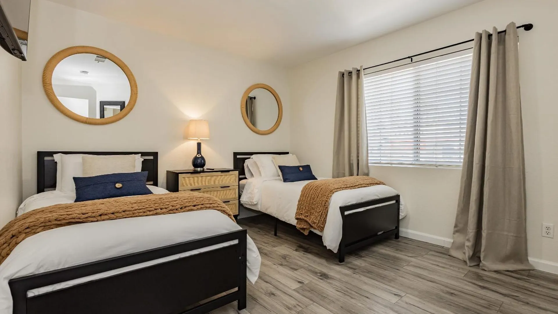Modern 3Br Home W Pool, Hot Tub, Sleeps 6 Las Vegas Holiday home