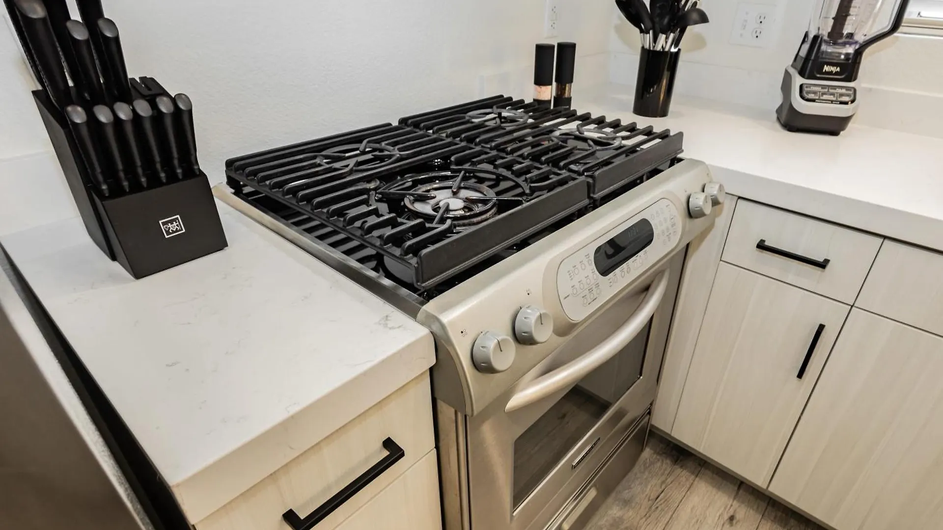 Modern 3Br Home W Pool, Hot Tub, Sleeps 6 Las Vegas 0*,  United States